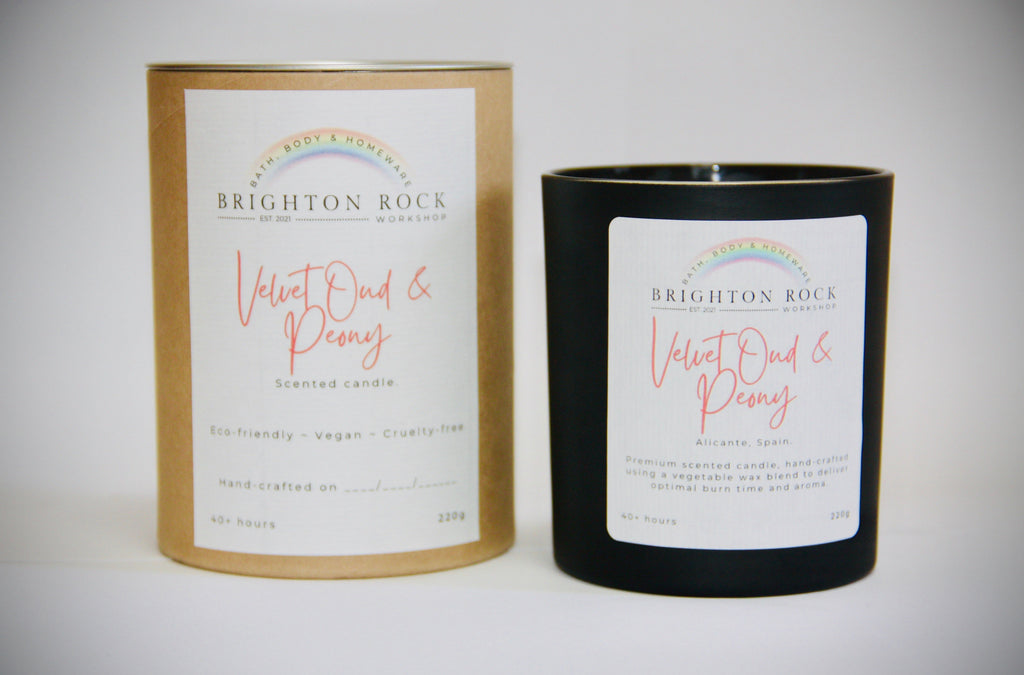 Velvet Oud & Peony Scented Candle in Matte Black 220g