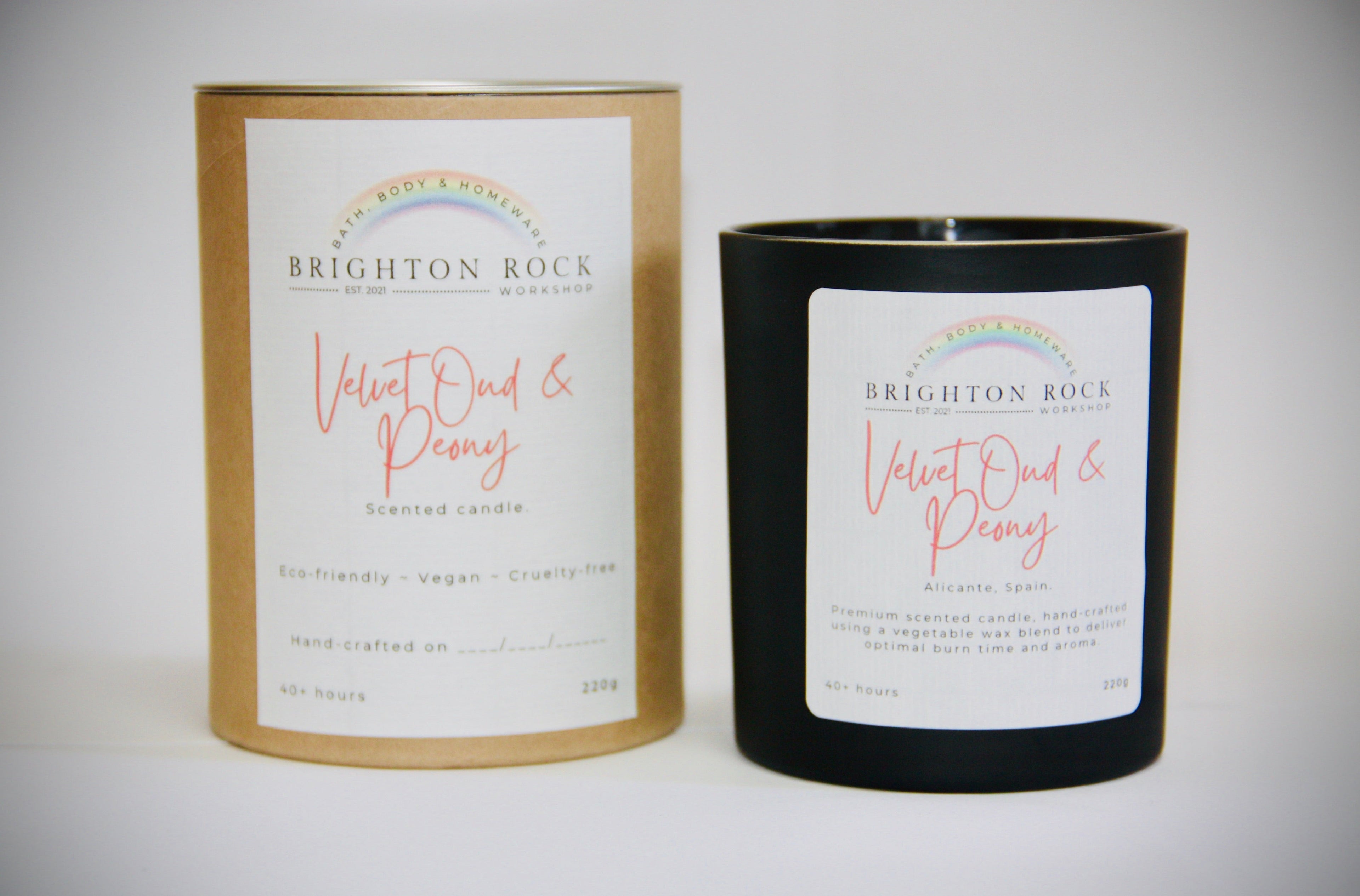 Velvet Oud & Peony Scented Candle in Matte Black 220g