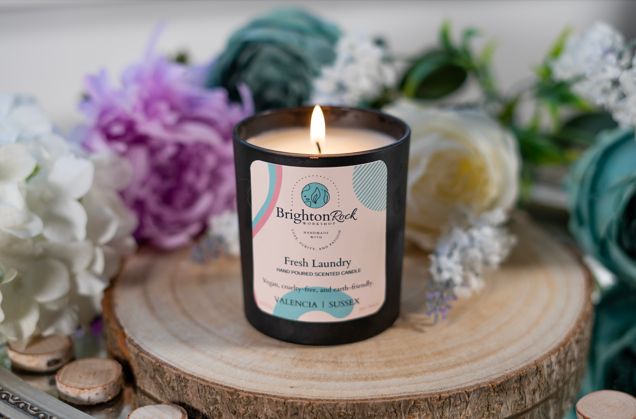 Fresh Laundry Scented Candle in Matte Black 220g